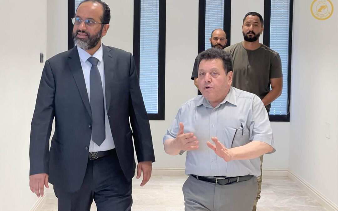 نائب رئيس الحكومة الليبية يزور المؤسسة الليبية للإعلام في بنغازي ويشيد بمشاريعها التطويرية
